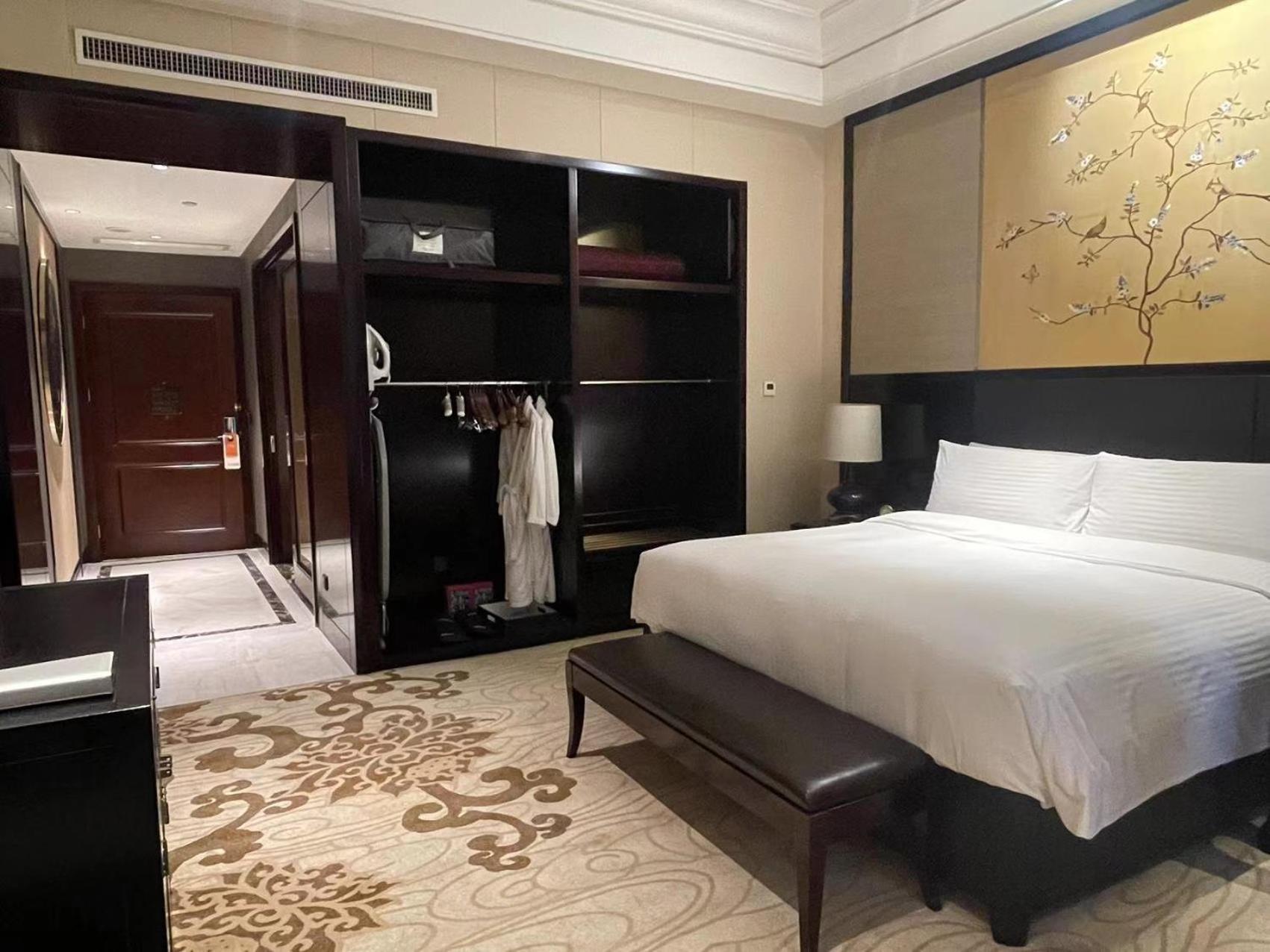 Chambre Lit King-Size - Accessible aux Personnes à Mobilité Réduite/Fumeurs